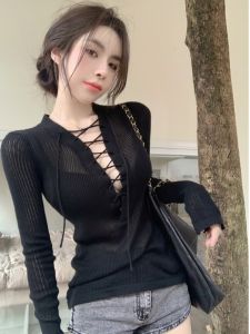 เสื้อถักแขนยาวทรงสลิมฟิตเซ็กซี่สำหรับผู้หญิงในช่วงต้นฤดูใบไม้ผลิ ผ้าไหมเนื้อบาง คอวี ดีไซน์เก๋ไก๋ สไตล์เกาหลี