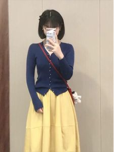 เสื้อสเวตเตอร์ถักแขนยาวผู้หญิงสไตล์ฝรั่งเศส ทรงสลิมฟิต เสื้อเชิ้ตผู้หญิงฤดูใบไม้ร่วง/ฤดูหนาว แฟชั่นใหม่ 2024