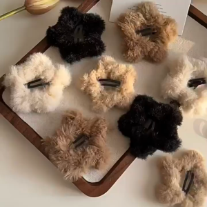 Hair Clip Star Shape Plush Hair Clip Plushies Strong Grip Cute Furry Fashion Hair Accessories /秋冬毛绒星星发夹女侧边刘海碎发bb夹子头饰发卡新款