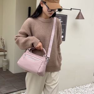 Tas Selempang Colorful Fox: Tas Wanita Praktis & Tahan Air\\n\\n Apa Itu Tas Selempang Colorful Fox?\\n\\nTas selempang Colorful Fox adalah tas wanita yang dirancang untuk memberikan gaya trendi dan praktis, sambil tetap tahan air. Tas ini tersedia dalam berbagai warna dan motif, sehingga memudahkan Anda menemukan tas yang sesuai dengan kepribadian dan gaya Anda.\\n\\n Desain Trendy & Praktis\\n\\nDengan desain yang trendi dan elegan, tas selempang Colorful Fox menjadi pilihan yang tepat bagi wanita modern. Tas ini mudah digunakan sehari-hari, baik untuk pergi ke kantor, kuliah, atau sekadar menghabiskan waktu bersama teman-teman.\\n\\n Bahan Nilon yang Kuat\\n\\nTas selempang Colorful Fox terbuat dari bahan nilon yang kuat dan tahan lama, sehingga mampu menahan berat barang-barang Anda tanpa mudah rusak. Bahan ini juga ringan, sehingga tas ini nyaman digunakan dalam waktu yang lama.\\n\\n Keunggulan Tas Waterproof\\n\\nSalah satu keunggulan tas selempang Colorful Fox adalah kemampuannya untuk tahan air. Tas ini dilengkapi dengan fitur waterproof yang melindungi barang-barang Anda dari air hujan atau air tumpahan.\\n\\n Bagaimana Memilih Tas Selempang yang Tepat?\\n\\nMemilih tas selempang yang tepat bisa menjadi tantangan tersendiri. Berikut adalah beberapa hal yang perlu dipertimbangkan:\\n\\n Ukuran & Kapasitas\\n\\nPastikan tas selempang yang Anda pilih memiliki ukuran dan kapasitas yang cukup untuk menampung barang-barang yang Anda butuhkan. Tas selempang Colorful Fox tersedia dalam berbagai ukuran, sehingga Anda dapat menyesuaikannya dengan kebutuhan Anda.\\n\\n Warna & Motif\\n\\nTas selempang Colorful Fox tersedia dalam berbagai warna dan motif, sehingga memudahkan Anda menemukan tas yang sesuai dengan kepribadian dan gaya Anda. Pilihlah warna dan motif yang membuat Anda merasa percaya diri.\\n\\n Fitur Tambahan\\n\\nBeberapa tas selempang Colorful Fox dilengkapi dengan fitur tambahan seperti kantong saku internal dan eksternal, yang memudahkan Anda menyimpan barang-barang kecil seperti dompet, ponsel, atau kunci.\\n\\n Cara Merawat Tas Selempang Colorful Fox\\n\\nAgar tas selempang Colorful Fox Anda awet dan tahan lama, ikuti tips berikut:\\n\\n Tips Membersihkan Tas\\n\\nJika tas Anda kotor, bersihkan dengan lap lembut yang telah dibasahi dengan air sabun. Jangan gunakan sikat keras atau deterjen yang keras, karena bisa merusak bahan tas.\\n\\n Cara Menyimpan Tas dengan Baik\\n\\nSimpan tas selempang Colorful Fox di tempat yang kering dan teduh. Jangan simpan tas di tempat yang lembab atau langsung terkena sinar matahari, karena bisa merusak bahan tas.\\n\\n Menghindari Kerusakan pada Tas\\n\\nJangan meletakkan barang-barang berat atau tumpul di dalam tas, karena bisa merusak bahan tas. Selalu periksa tas Anda sebelum dan sesudah digunakan, untuk memastikan tidak ada kerusakan yang terjadi.\\n\\n Kesimpulan\\n\\nTas selempang Colorful Fox adalah tas wanita yang dirancang untuk memberikan gaya trendi dan praktis, sambil tetap tahan air. Dengan berbagai ukuran, warna, dan motif yang tersedia, Anda dapat menemukan tas yang sesuai dengan kepribadian dan gaya Anda. Selain itu, tas ini mudah dirawat dan tahan lama, sehingga Anda dapat menikmatinya dalam waktu yang lama.\n}