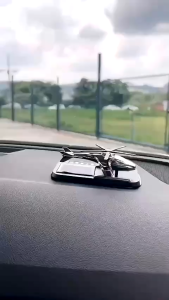 Nước hoa ô tô máy bay trực thăng năng lượng mặt trời MB07 và bảng số điện thoại ô tô 2 trong 1