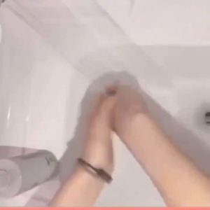 สบู่ผิวขาว ครีมอาบน้ำขาว เจลอาบน้ำโคลนภูเขาไฟ ผิวขาวกระจ่างใสอย่างรวดเร็ว โคลนทะเลลึกล้างสีขาว Body Wash 300ml