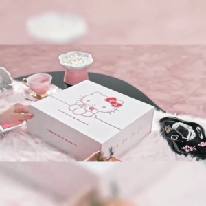 Insta360 GO Ultra Hello Kitty Edition