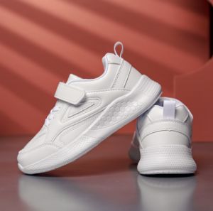 เด็กหญิงนักเรียนหนังสีขาวรองเท้าวิ่งรองเท้ากีฬาเด็กใหญ่ 2025 แฟชั่นรองเท้ากีฬากันน้ำ