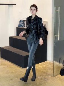 เสื้อแจ็คเก็ตหนัง PU ทรงเข้ารูปสำหรับผู้หญิง ดีไซน์เก๋ไก๋ คอปกพับ สไตล์เกาหลี แขนยาว ปกโปโล ปกติ