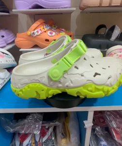 รองเท้าแตะครอส All-Terrain Atlas สินค้ามาพร้อมกล่อง Crocs รองเท้าแตะผู้ชาย รองเท้าหุ้มหนัง สำหรับผู้ชายรองเท้าเบาพื้นนิ่ม ใส่สบายใส่เท รองเท้า Crocs ผู้ชาย Crocs Shoes - Lazada