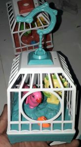 Một chiếc lồng chim Vuông mini bằng nhựa có nhạc và đèn rất đẹp Tặng kèm pin