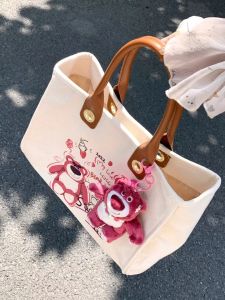 กระเป๋าผ้าใบลายการ์ตูนความจุขนาดใหญ่สำหรับผู้หญิง กระเป๋าสะพายไหล่ทรงสตรีทสไตล์ใหม่ ฤดูใบไม้ผลิ 2024 กระเป๋าถือทรงเทรนด์ กระเป๋าสัตว์น่ารัก