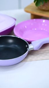 PASTELA PAN 20 CM DENGAN SET PIRING MAKAN 7 PCS LILAC