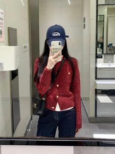 เสื้อสเวตเตอร์ถักสีแดง แจ็คเก็ตฤดูหนาวสำหรับผู้หญิง ทรงสั้น แขนยาว ปกติ คอตั้ง เสื้อคลุมกันหนาวแบบสวมหัว ฤดูใบไม้ร่วง/ฤดูหนาว