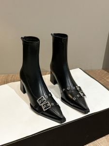 รองเท้าบูทหัวแหลมแบบหนังสัมผัสสัมผัสสำหรับผู้หญิง ฤดูใบไม้ร่วง/ฤดูหนาว รองเท้าบูทมาร์ตินแบบหนา หัวเข็มขัด หัวเข็มขัด รองเท้าบูทสั้นแบบหนา