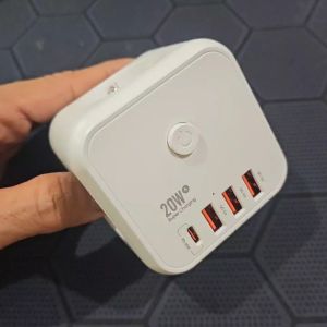 3 Power Soket 4000W + 3 USB 3.0 + 1 PD 20watt NI2023EU Smart Charger swirch On Off