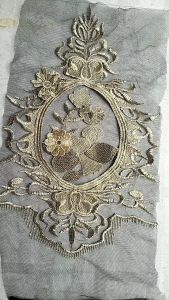 (Per Pcs) AP532 Aplikasi Dada / Aplikasi Bordir Warna Gold Muda