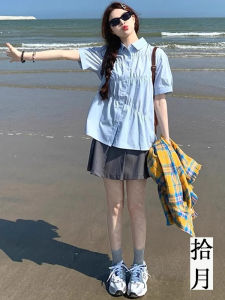 Áo Sơ Mi Nữ Tay Ngắn Màu Xanh Lam Phong Cách Đại Học Mùa Hè 2025 Mới Đa Năng Thiết Kế Gấp Áo Phông Thời Trang