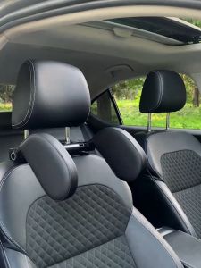 Adjustable Car Headrest Pillow/ Bantal Penyangga Leher Mobil A10 Bahan Kulit