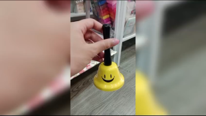 Chuông Lắc Cầm Tay Mặt Cười Smiley Bằng Kim Loại - Chuông Cổ Vũ Chuông Gọi Phục Vụ Đồ Dùng Dạy Học Cho Giáo Viên