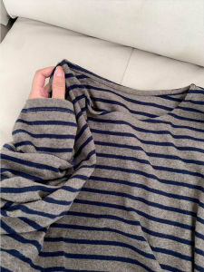 เสื้อยืดแขนยาวลายทางสีดำ ทรงหลวม สำหรับผู้หญิง ฤดูใบไม้ร่วง 2025 เสื้อเชิ้ตชั้นในบาง สไตล์เรโทร เสื้อผ้าทำงาน