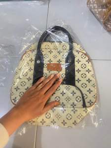Tas Travel Tas Pakaian Tas Buwuhan Serbaguna 30x13x23cm