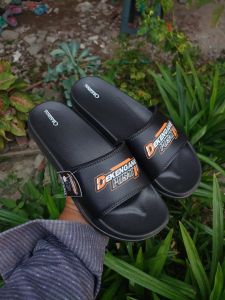 sandal slop pria /slip on slop style