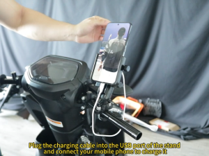 MOTOWOLF MDL2827 V2 Pemegang Telefon Motor dengan Pengecasan Pantas USB & Tanpa Wayar 15W/18W dengan Bracket Kamera 360° Rotasi