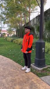 JAKET GUNUNG OUTDOOR JAKET MOTOR PRIA  BAHAN PARASUT TEBAL WATERPROOF KOMBINASI WARNA