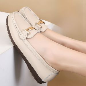 รองเท้าส้นแบนหนังสวมใส่สบาย รองเท้าลำลอง รองเท้าสวมแบบสวมหัวกลม พื้นยาง รองเท้าผู้หญิง รองเท้าแฟชั่นฤดูใบไม้ผลิ รองเท้าหนังแท้