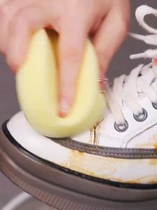 Multi-purpose shoe cleaning cream removes dirt and stains white shoe cleaner / sole brightener / shoe care stain remover for deep cleaning and restoration of white shoes leather shoes boots canvas shoes fabric shoe cleaning kit
