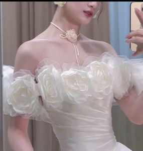 Vòng cổ- hoa tay- đeo bông hoa hồng