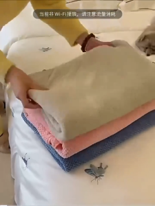 ผ้าเช็ดตัว ผ้าเซ็ดตัวขนแกะปะการัง 70*140cm ผ้าขนหนูรังผึ้ง ผืนใหญ่ซับน้ำดีขนไม่หลุด  เนื้อนุ่ม