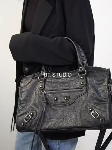 JIVIVIL tui xach nữ mẫu mới túi xách nữ quảng châu cao cấp Paris đinh tán Túi đi xe máy ABG Túi nữ nóng chất lượng cao công suất lớn một túi xách đưa Thư Đeo Vai