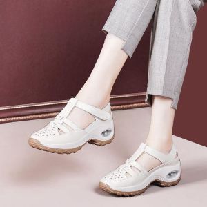 รองเท้าแตะผู้หญิงหนังแท้ 2024 ฤดูร้อนใหม่ รองเท้าแตะส้นแบนระบายอากาศได้ดี รองเท้าสำหรับคุณแม่ ส้นเตี้ย ทรงหัวมน