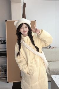 เสื้อแจ็คเก็ตผ้าฝ้ายยาวคลุมเข่าสำหรับผู้หญิง ฤดูหนาว 2025 ใหม่ สไตล์เกาหลี หลวม ปกคุณแม่ อบอุ่น แจ็คเก็ตผ้าฝ้าย