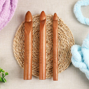 15/20/25mm Wooden Crochet Hook Weave Yarn Knitting Needles Tool Kit DIY Portable Large Handmade Knitting Sweater Sewing Crochet
