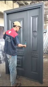 ONE SETT PINTU UTAMA/PINTU BAJA / PINTU MOM AND SON / PINTU MINIMALIS / PINTU MURAH / HOTEL / PERUMAHAN / APARTEMEN PINTU BERKUALITAS TINGGI TARAF UNTERNATIONAL