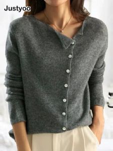 เสื้อสเวตเตอร์คอปกกลมแขนยาวทรงหลวมสำหรับผู้หญิง สีพื้น ปิดด้วยกระดุมข้าง แฟชั่นฤดูใบไม้ร่วง 2024 เสื้อคลุมกันหนาวแบบสวมหัว