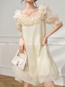 Đầm Công Chúa Sang Trọng Với Viền Ren Và Tay Bồng