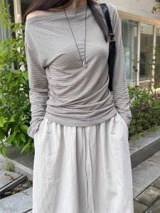 Color Block Diagonal Shoulder Strap Long Sleeve T-Shirt Womens Slim Fit Fashionable Casual Style Cotton Top for Early Autumn