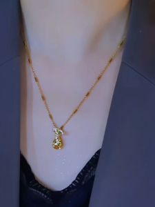 Elegant Simple Copper Micro-Paved Bottle Necklace Womens Luxury Minimalist Design Sensation Clavicle Chain Fashion Jewelry