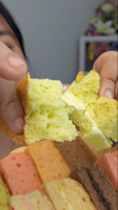 ชิฟฟ่อนรวมรสสอดไส้ 6ชิ้น/กล่อง  เก็บได้ 15 วัน จำนวน 3 กล่อง  คละรสทั้งหมด