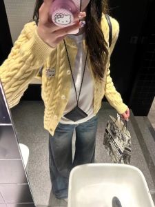 เสื้อคาร์ดิแกนถักสีเหลืองสำหรับผู้หญิง ฤดูใบไม้ผลิและฤดูใบไม้ร่วง เสื้อสเวตเตอร์ถักแบบลำลอง แขนยาว ปกคอกลม สวมใส่สบาย