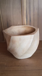 กล่องไม้ ทรงถ้วย แกะลายสวยงาม ทำจากไม้แท้ อบแห้ง ทำสีทนทาน