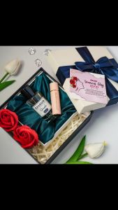 Combo Hộp quà tặng - hộp 1 nước hoa SIMPLE 50ML  1 SON SÁP LÌ ROSY SWEET LOVE - CHAVA