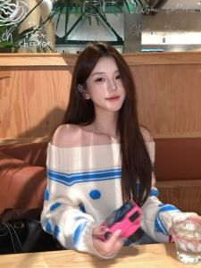 VKSOD | Áo Sweater Knit Mềm Off-Shoulder Chấm Bi Trẻ Trung