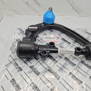 UPPER ARM KOMPLIT ASSY KANAN TOYOTA HIACE COMMUTER 1PCS