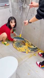 (Free Wall Hanger) 2in1 Magic Broom Toilet Brush Penyapu Magic Penyapu Lantai Cleaning Crevice Floor Cleaning Brush Scraper Gap Scrub Brush Tile Toilet Bathroom Glass Mop Lantai Serbaguna 刮刷两用多功能清洁地刷
