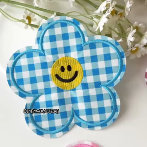 ตัวรีด ลายดอกไม้ DIY ตกแต่ง ปักผ้า ติดเสื้อ/กระเป๋า ตกแต่ง กาวพร้อมติด ละลายติดเนื้อผ้าเมื่อโดนความร้อน