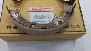 HAND BRAKE SHOE MITSUBISHI PS120 KAMPAS REM TANGAN PS120 ME601284