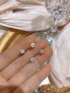Bestella💗COD S925 jarum perak anting-anting daisy vintage Jepang anting-antong sederhana desain ceruk rasa jaring merah gaya anting-antong