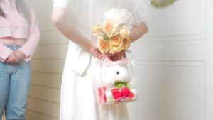 Clear PVC Gift Bag with Handle Transparent Shopping Bags Reusable Plastic Wrap Tote Bags for Bridal Party Baby Shower Wedding Birthday Shopping Goody Bag with Handle