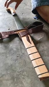 Golok Machete Serbaguna Baja Asli – Gagang Kayu Ergonomis